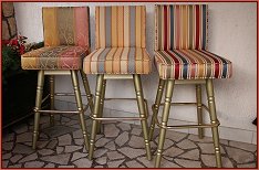 Stolice Vegas tapecirane u tkaninu, zlatno lakirane noge, mesing nogonaslon - izvedba po narudžbi kupca